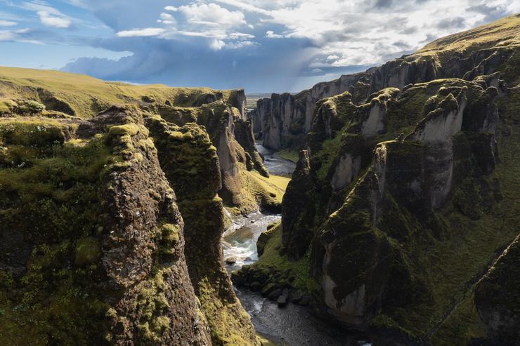 Fjaðrárgljúfur-Schlucht in Island