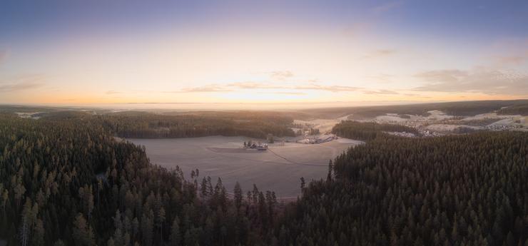 Panorama von Unterkirnach im Schwarzwald im Morgenlicht