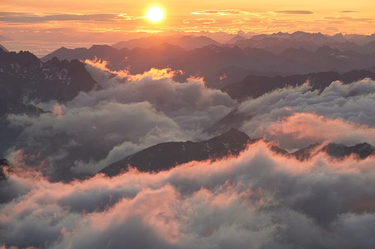 Sonnenaufgang im Berner Oberland